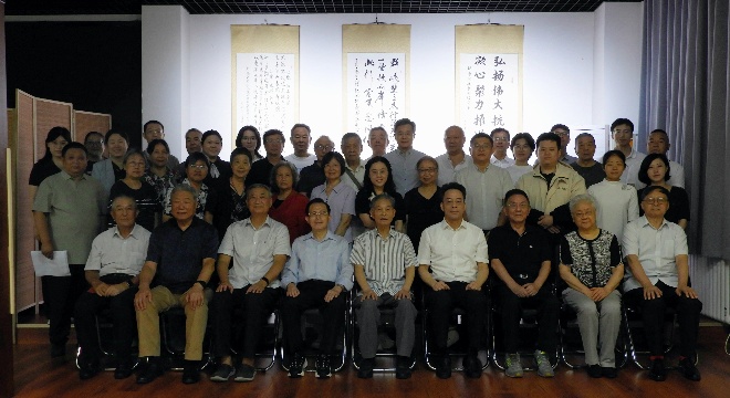 連小敏出席中國(guó)僑聯(lián)離退休黨員干部紀(jì)念抗戰(zhàn)勝利80周年書(shū)畫(huà)攝影展參觀活動(dòng)